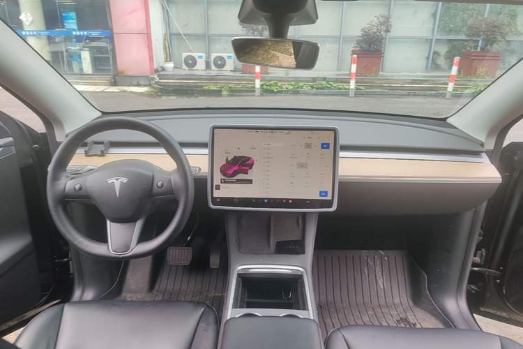Used Tesla Model Y 2022 Rear-Wheel-Drive Version Center Console