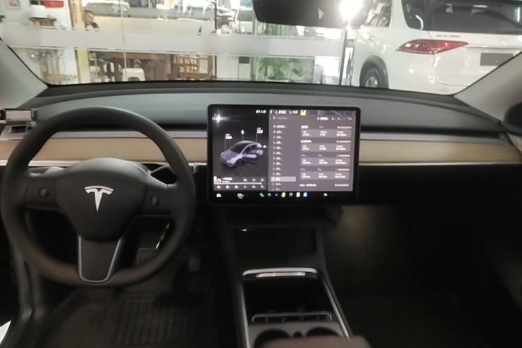 Used Tesla Model Y 2022 Rear-Wheel-Drive Version Center Console