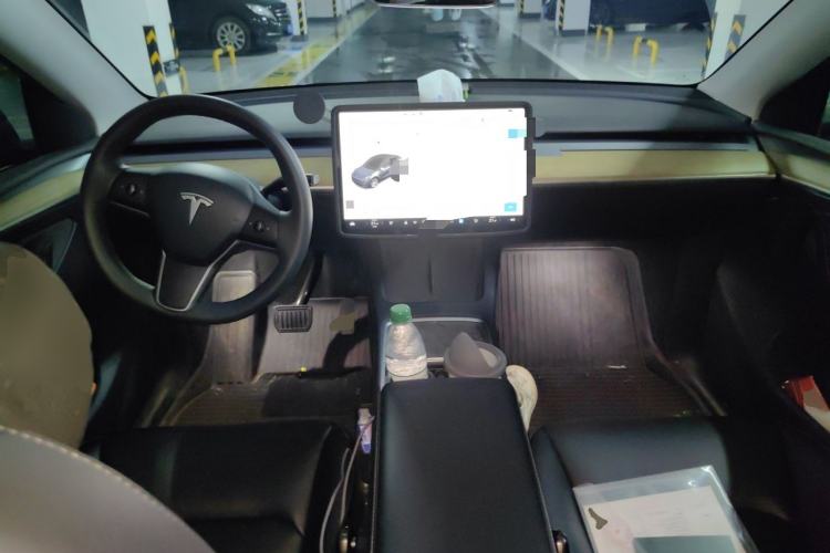 Used Tesla Model Y 2022 Long-Range All-Wheel-Drive Version Center Console