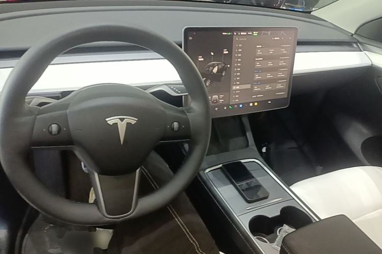 Used Tesla Model Y 2022 Rear-Wheel-Drive Version Center Console