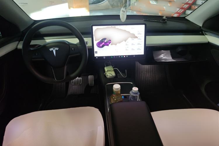 Used Tesla Model Y 2022 Performance High-Performance All-Wheel-Drive Version Center Console