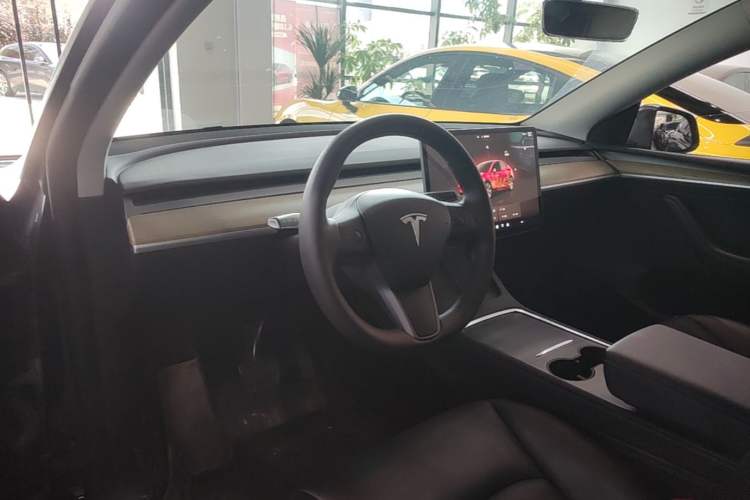Used Tesla Model Y 2022 Revised Version Rear-Wheel Drive Center Console