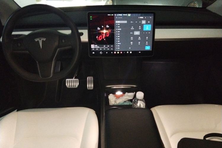 Used Tesla Model Y 2022 Performance High-Performance All-Wheel-Drive Version Center Console
