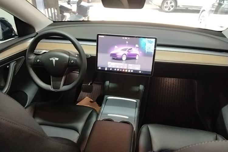 Used Tesla Model Y 2022 Rear-Wheel-Drive Version Center Console