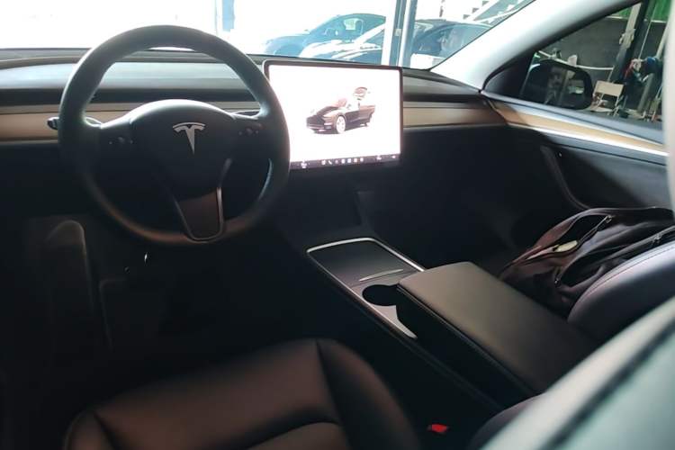 Used Tesla Model Y 2022 Revised Version Rear-Wheel Drive Center Console