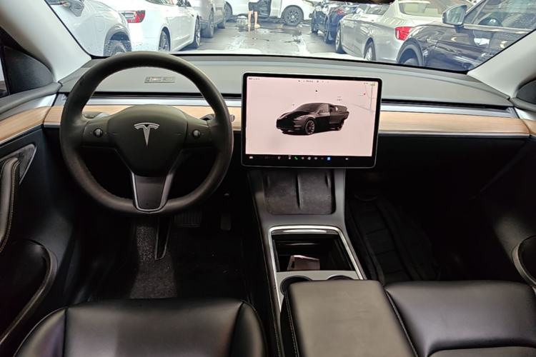 Used Tesla Model Y 2022 Long-Range All-Wheel-Drive Version Center Console