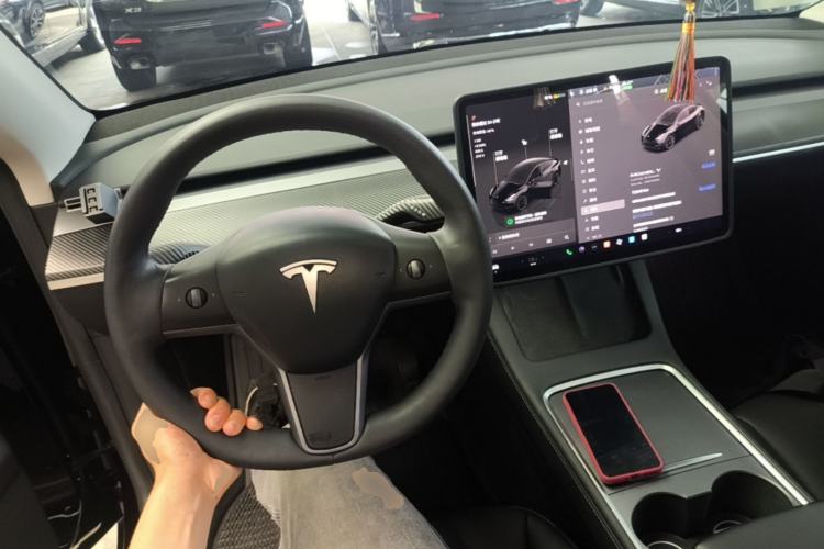 Used Tesla Model Y 2022 Revised Version Long-Range All-Wheel Drive Center Console