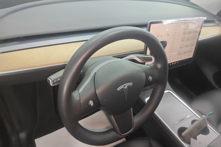 Used Tesla Model Y 2022 Rear-Wheel-Drive Version Center Console