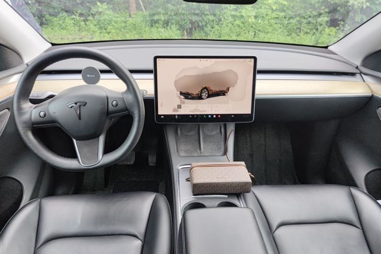 Used Tesla Model Y 2022 Rear-Wheel-Drive Version Center Console