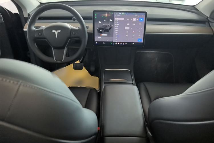 Used Tesla Model Y 2022 Long-Range All-Wheel-Drive Version Center Console