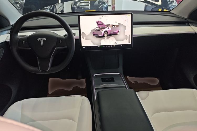 Used Tesla Model Y 2022 Long-Range All-Wheel-Drive Version Center Console