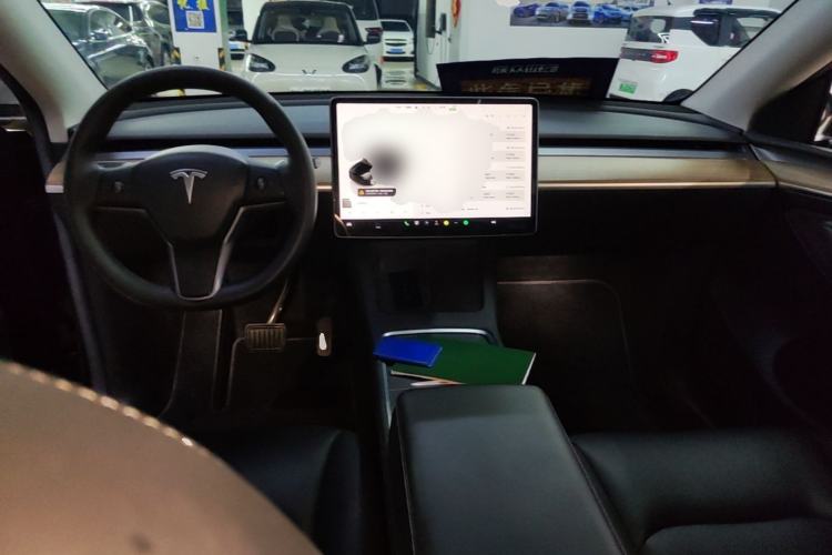 Used Tesla Model Y 2022 Long-Range All-Wheel-Drive Version Center Console