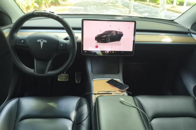 Used Tesla Model Y 2022 Long-Range All-Wheel-Drive Version Center Console