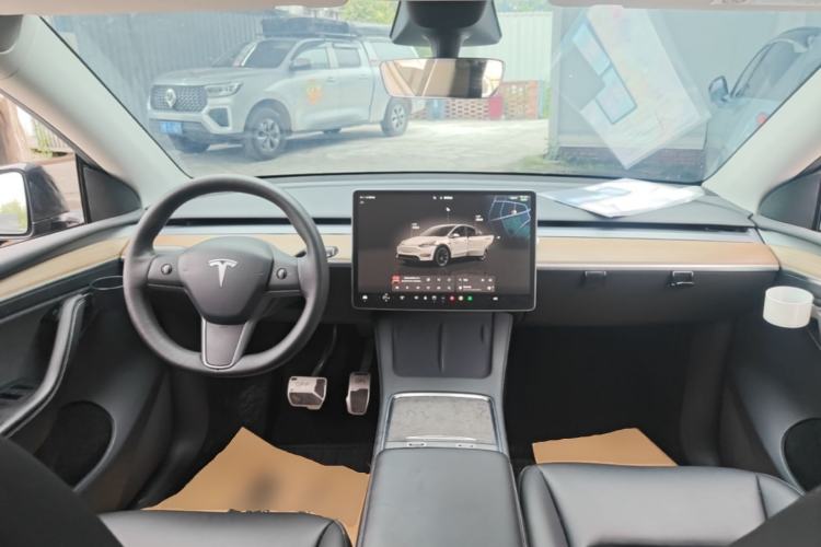 Used Tesla Model Y 2022 Long-Range All-Wheel-Drive Version Center Console