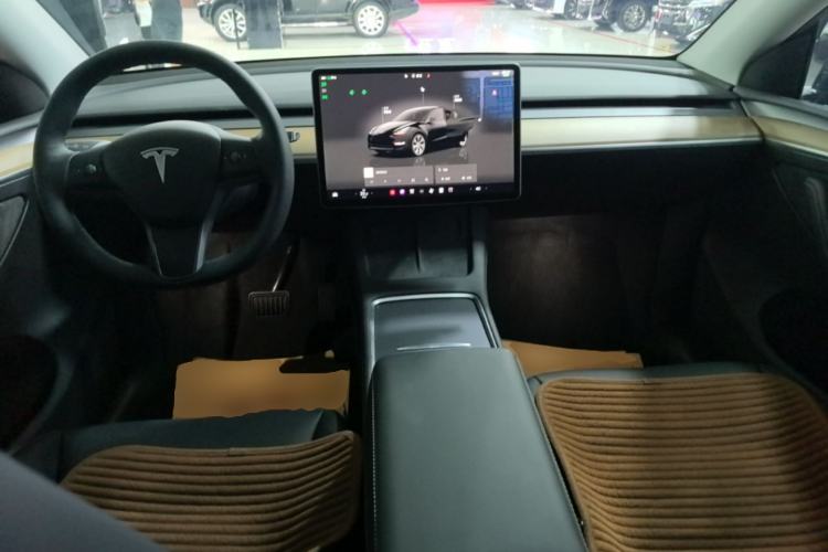 Used Tesla Model Y 2022 Rear-Wheel-Drive Version Center Console