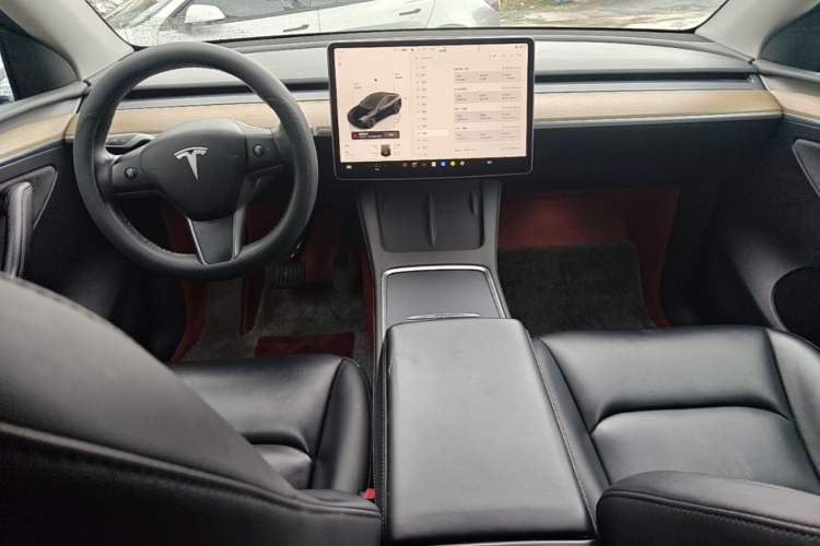 Used Tesla Model Y 2022 Long-Range All-Wheel-Drive Version Center Console