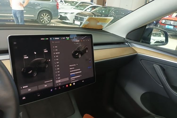 Used Tesla Model Y 2022 Revised Version Rear-Wheel Drive Center Console