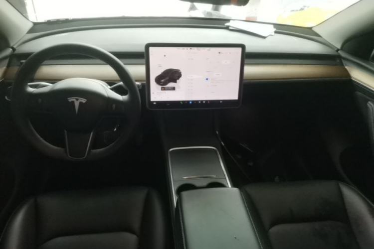 Used Tesla Model Y 2022 Long-Range All-Wheel-Drive Version Center Console