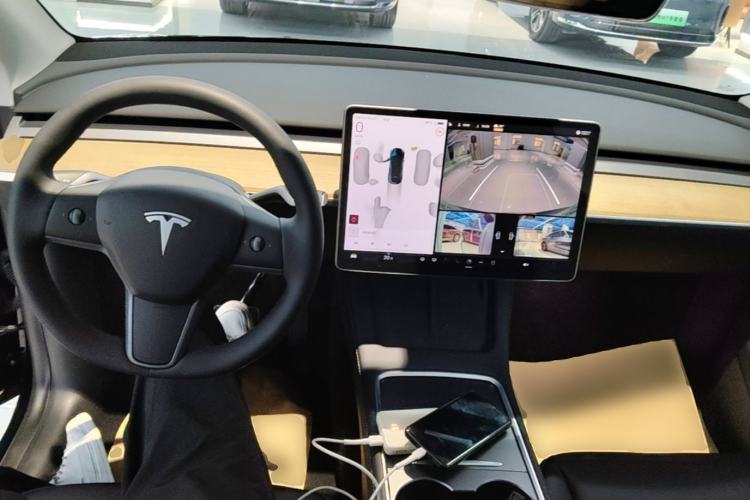 Used Tesla Model Y 2022 Rear-Wheel-Drive Version Center Console