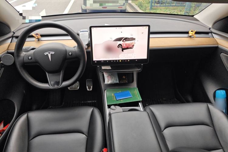 Used Tesla Model Y 2022 Long-Range All-Wheel-Drive Version Center Console