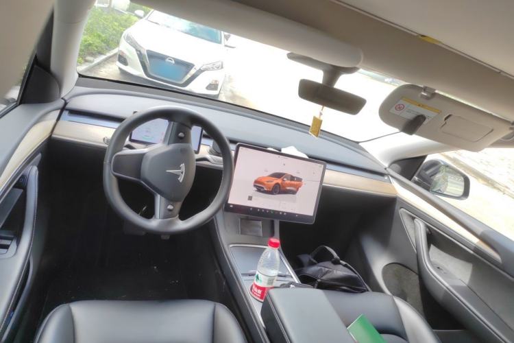 Used Tesla Model Y 2022 Rear-Wheel-Drive Version Center Console