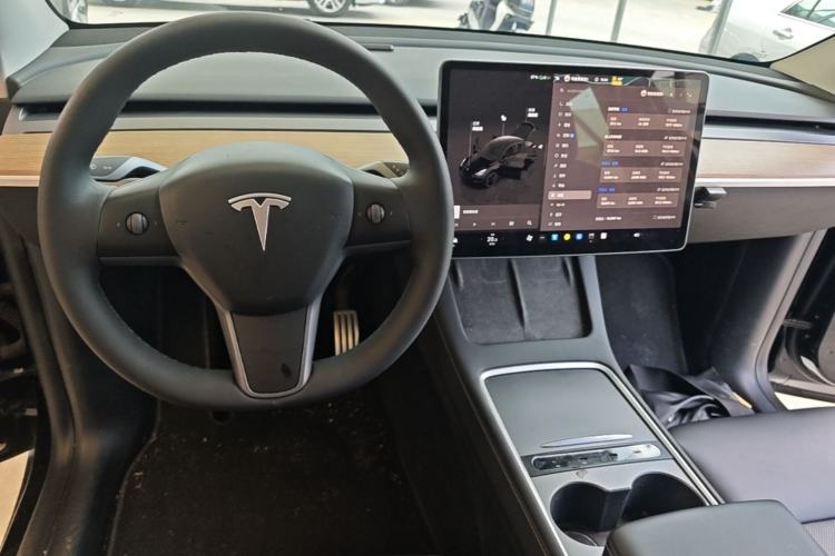 Used Tesla Model Y 2022 Performance High-Performance All-Wheel-Drive Version Center Console
