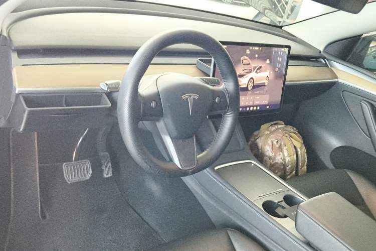 Used Tesla Model Y 2022 Revised Version Rear-Wheel Drive Center Console