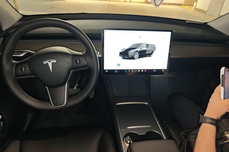 Used Tesla Model Y 2022 Revised Version Rear-Wheel Drive Center Console