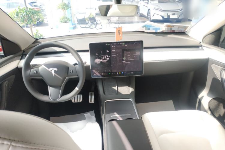 Used Tesla Model Y 2022 Performance High-Performance All-Wheel-Drive Version Center Console