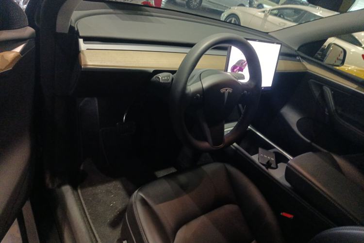 Used Tesla Model Y 2022 Revised Version Rear-Wheel Drive Center Console