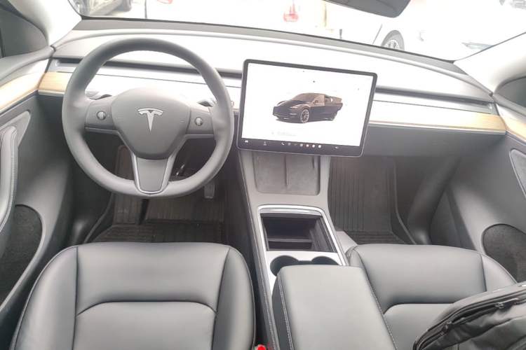 Used Tesla Model Y 2022 Revised Version Long-Range All-Wheel Drive Center Console