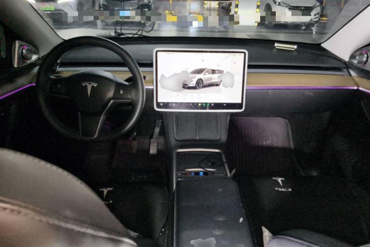 Used Tesla Model Y 2022 Long-Range All-Wheel-Drive Version Center Console