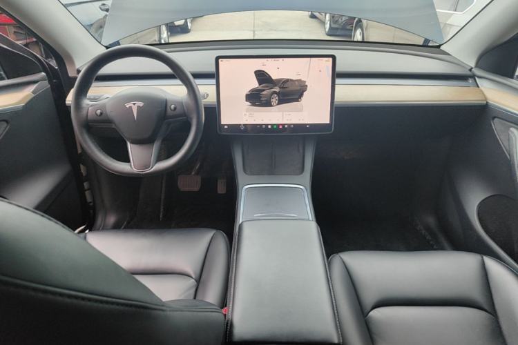 Used Tesla Model Y 2022 Long-Range All-Wheel-Drive Version Center Console