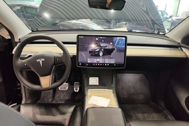Used Tesla Model Y 2022 Revised Version Rear-Wheel Drive Center Console