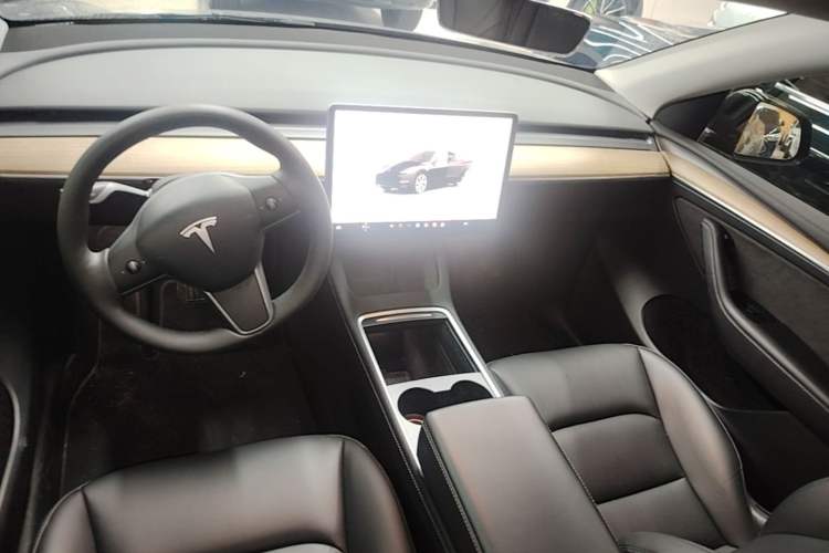Used Tesla Model Y 2022 Revised Version Long-Range All-Wheel Drive Center Console