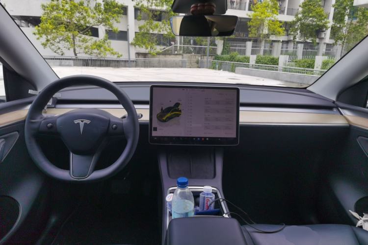 Used Tesla Model Y 2022 Revised Version Long-Range All-Wheel Drive Center Console