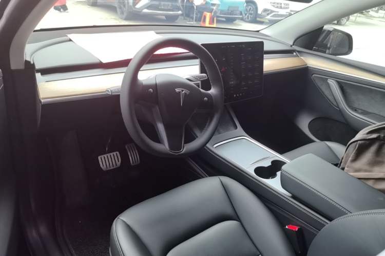 Used Tesla Model Y 2022 Performance High-Performance All-Wheel-Drive Version Center Console
