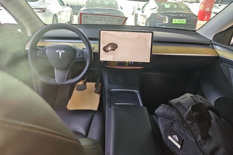 Used Tesla Model Y 2022 Revised Version Long-Range All-Wheel Drive Center Console
