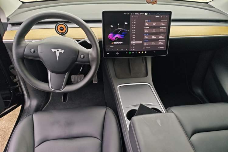 Used Tesla Model Y 2022 Revised Version Rear-Wheel Drive Center Console