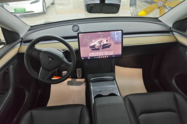 Used Tesla Model Y 2022 Rear-Wheel-Drive Version Center Console