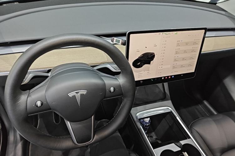 Used Tesla Model Y 2022 Long-Range All-Wheel-Drive Version Center Console