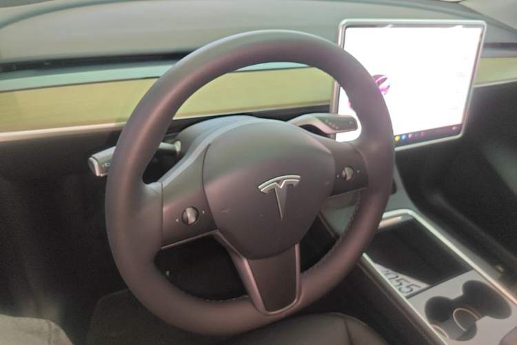 Used Tesla Model Y 2022 Revised Version Rear-Wheel Drive Center Console