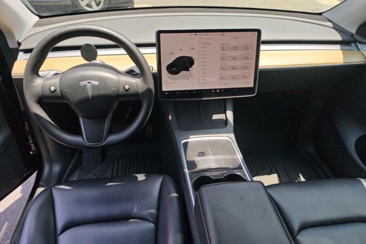 Used Tesla Model Y 2022 Long-Range All-Wheel-Drive Version Center Console