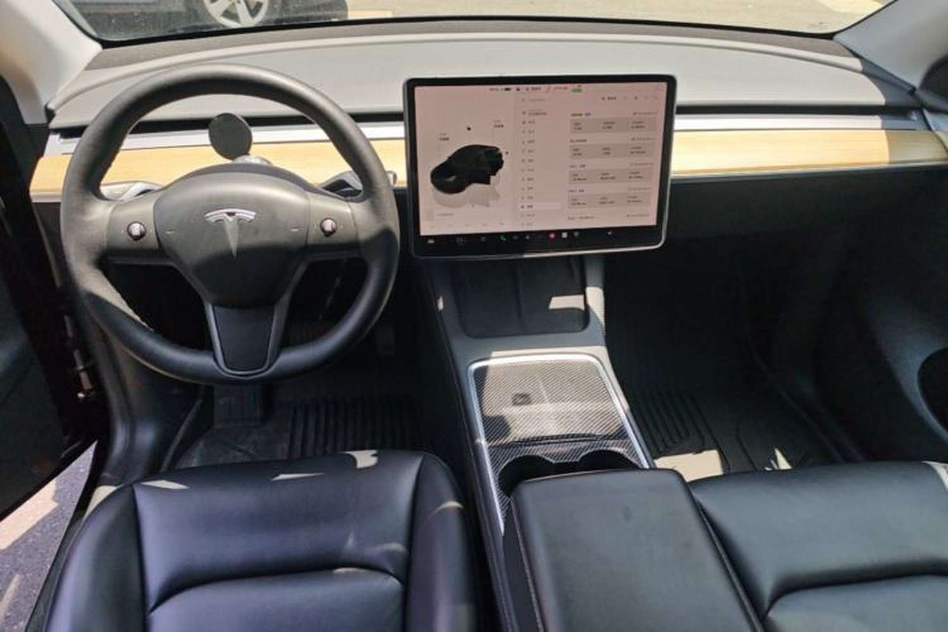 Used Tesla Model Y 2022 Long-Range All-Wheel-Drive Version Center Console