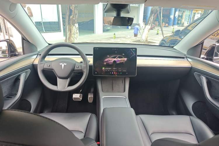 Used Tesla Model Y 2022 Revised Version Long-Range All-Wheel Drive Center Console