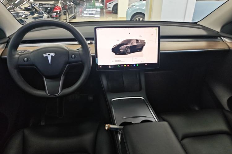 Used Tesla Model Y 2022 Long-Range All-Wheel-Drive Version Center Console