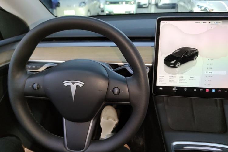 Used Tesla Model Y 2022 Long-Range All-Wheel-Drive Version Center Console