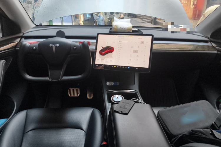 Used Tesla Model Y 2022 Long-Range All-Wheel-Drive Version Center Console