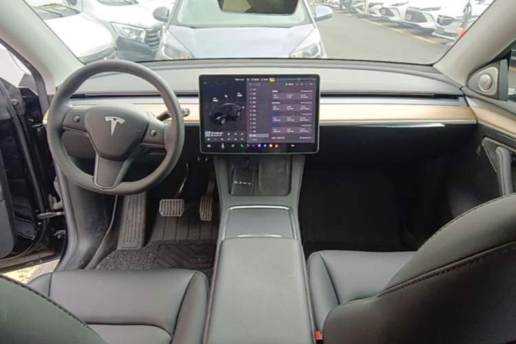 Used Tesla Model Y 2022 Revised Version Rear-Wheel Drive Center Console