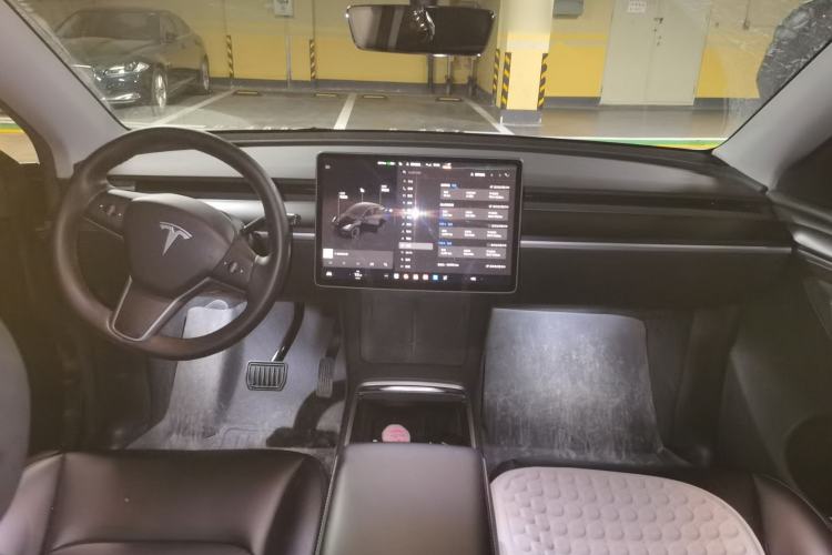 Used Tesla Model Y 2022 Rear-Wheel-Drive Version Center Console